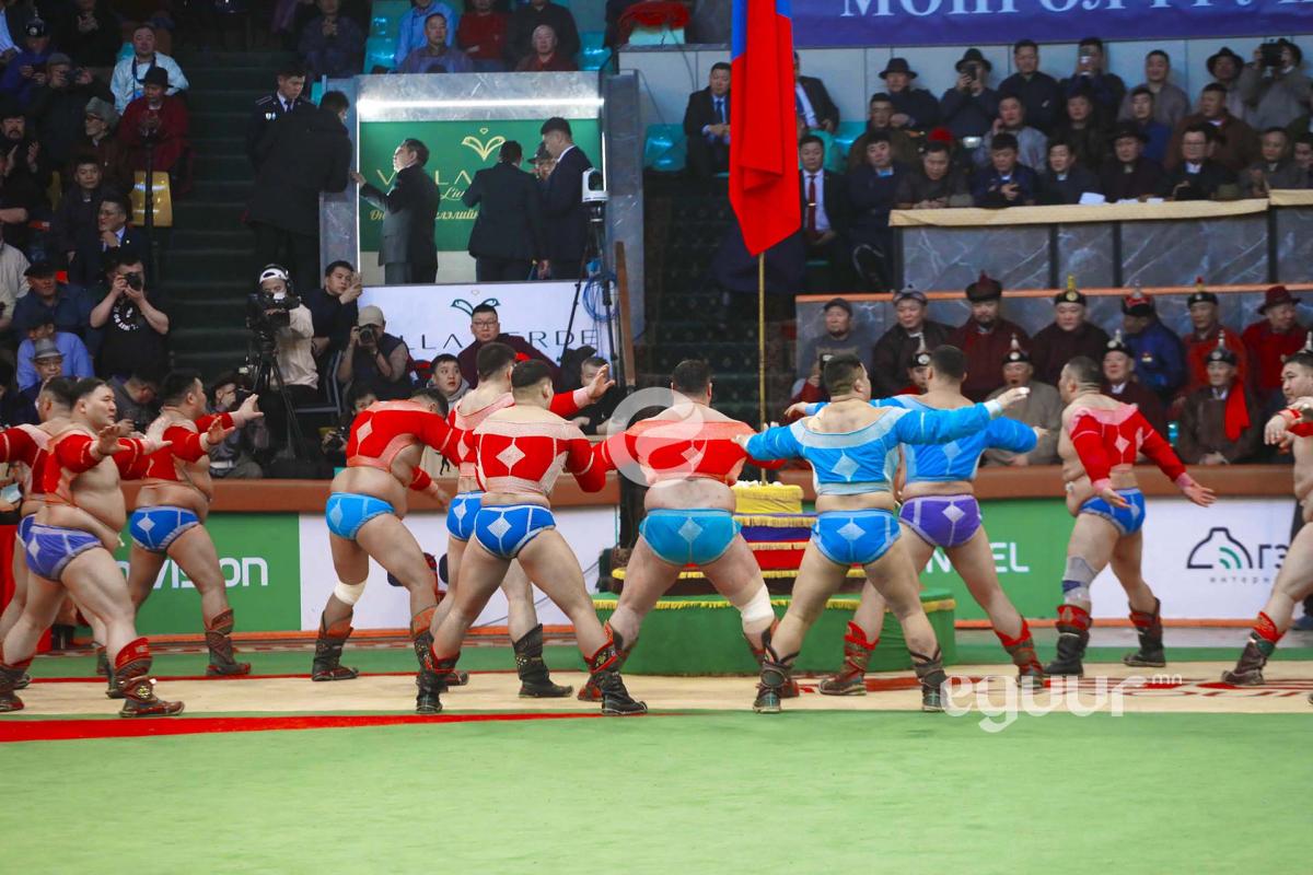 Сар шинийн барилдаанд оролцох бөхчүүдэд эрх олгоно